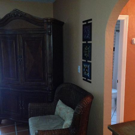 Mango Inn Bed And Breakfast Лейк-Уорт Номер фото